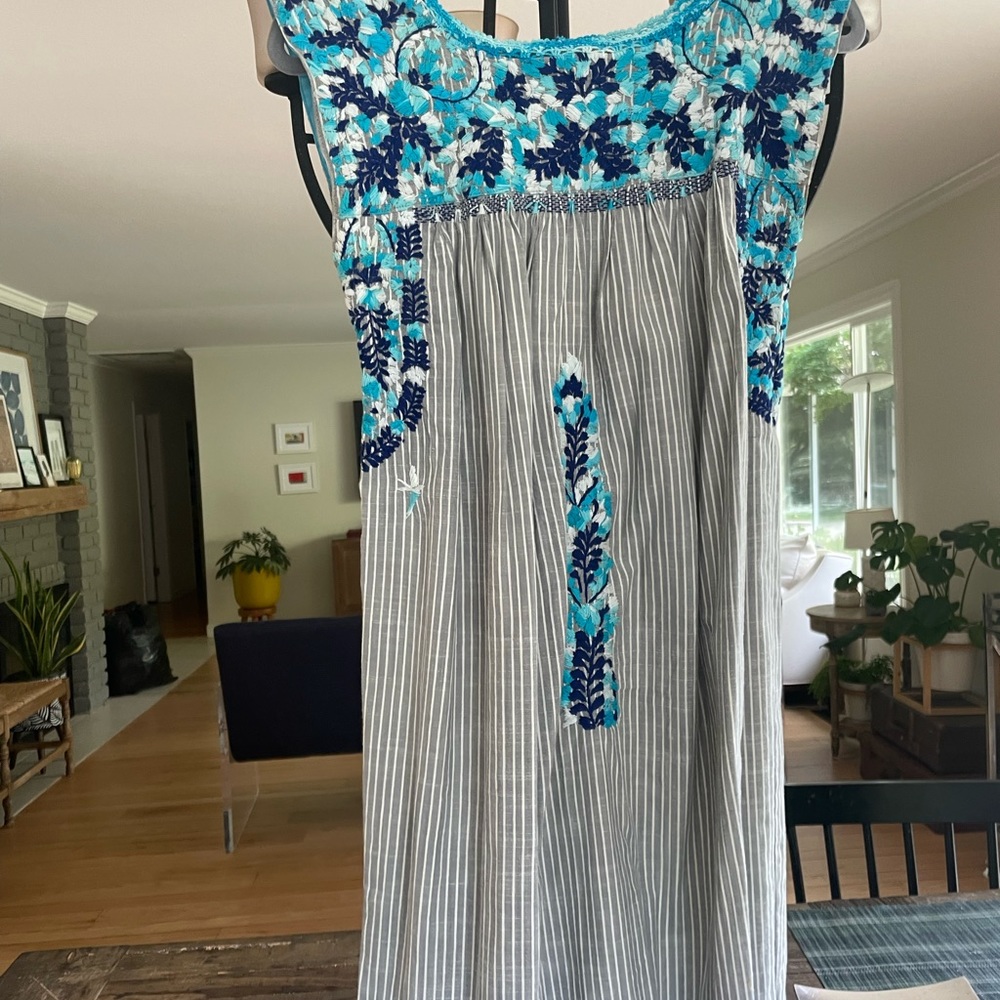 Worn once Mi Golondrina dress. Took one inch off the bottom by alterations.